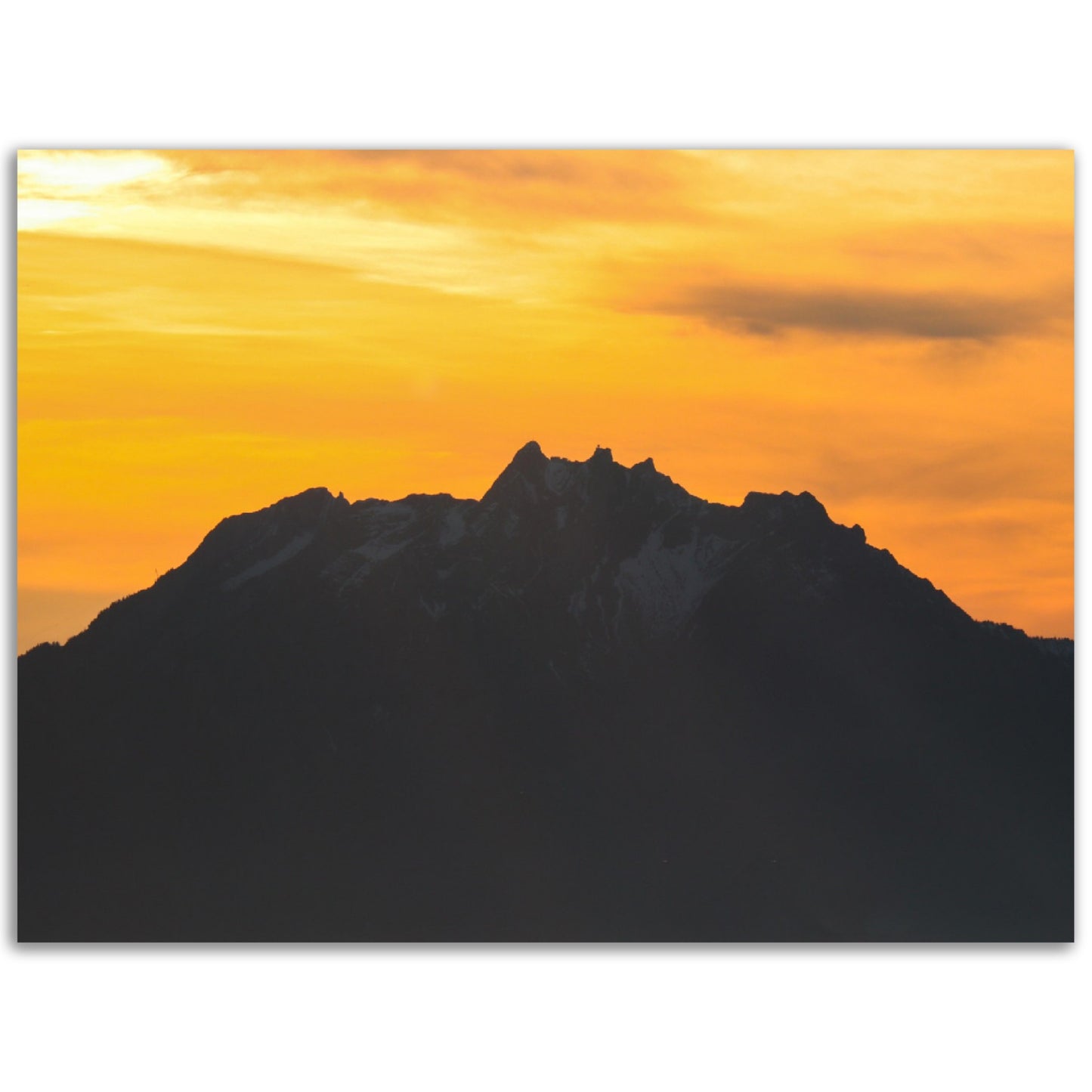 Pilatus mit gelb / orangem Himmel - Forex-Druck