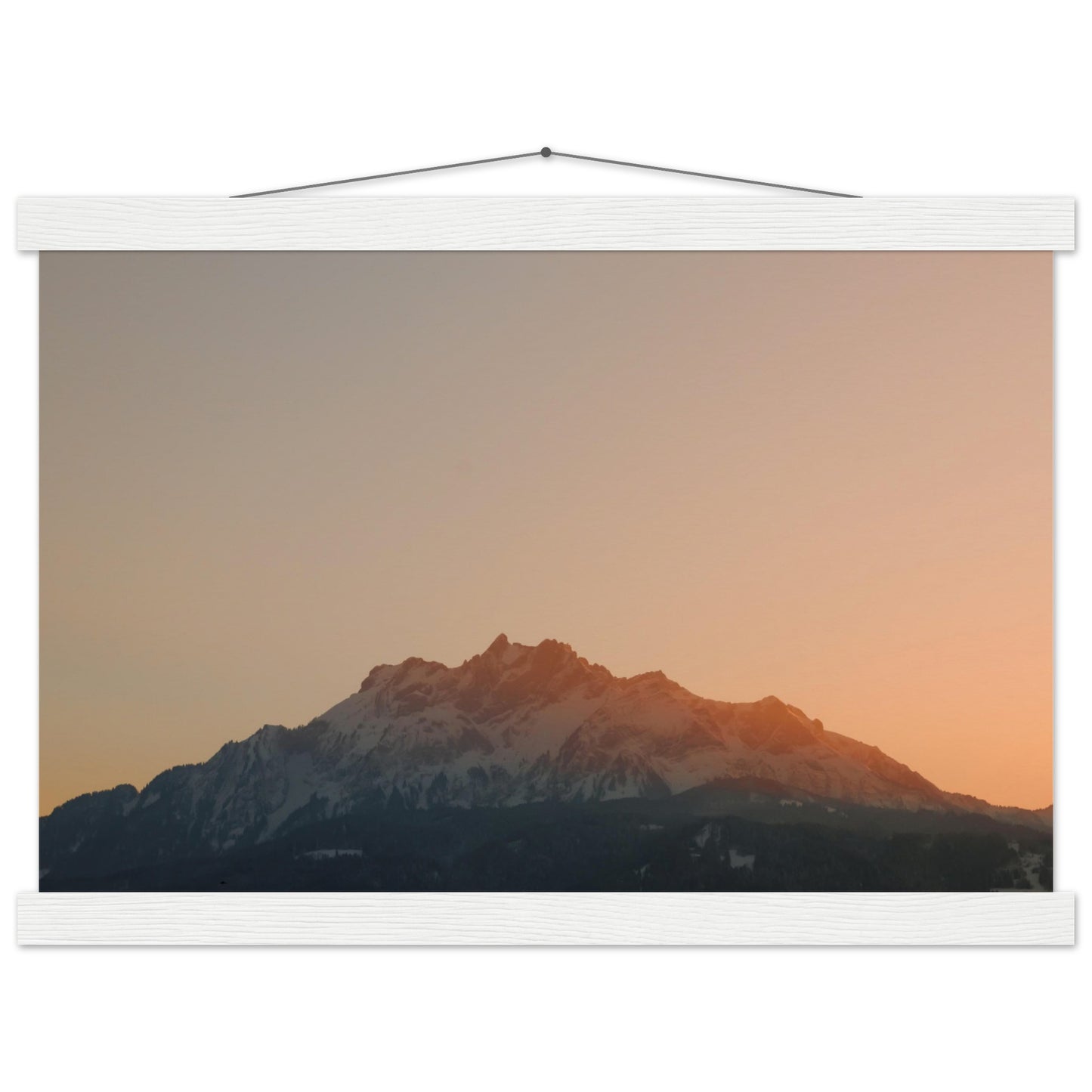 Schweizer Alpenzauber: Pilatus bei Sonnenuntergang - Premium Poster mit Holzeisten