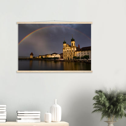 Regenbogen über Luzern Premium Poster mit Holzeisten