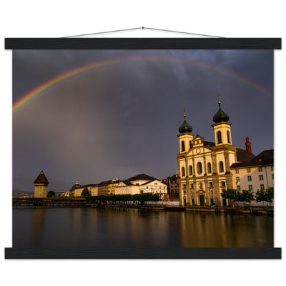 Regenbogen über Luzern Premium Poster mit Holzeisten