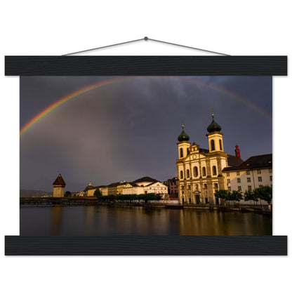 Regenbogen über Luzern Premium Poster mit Holzeisten