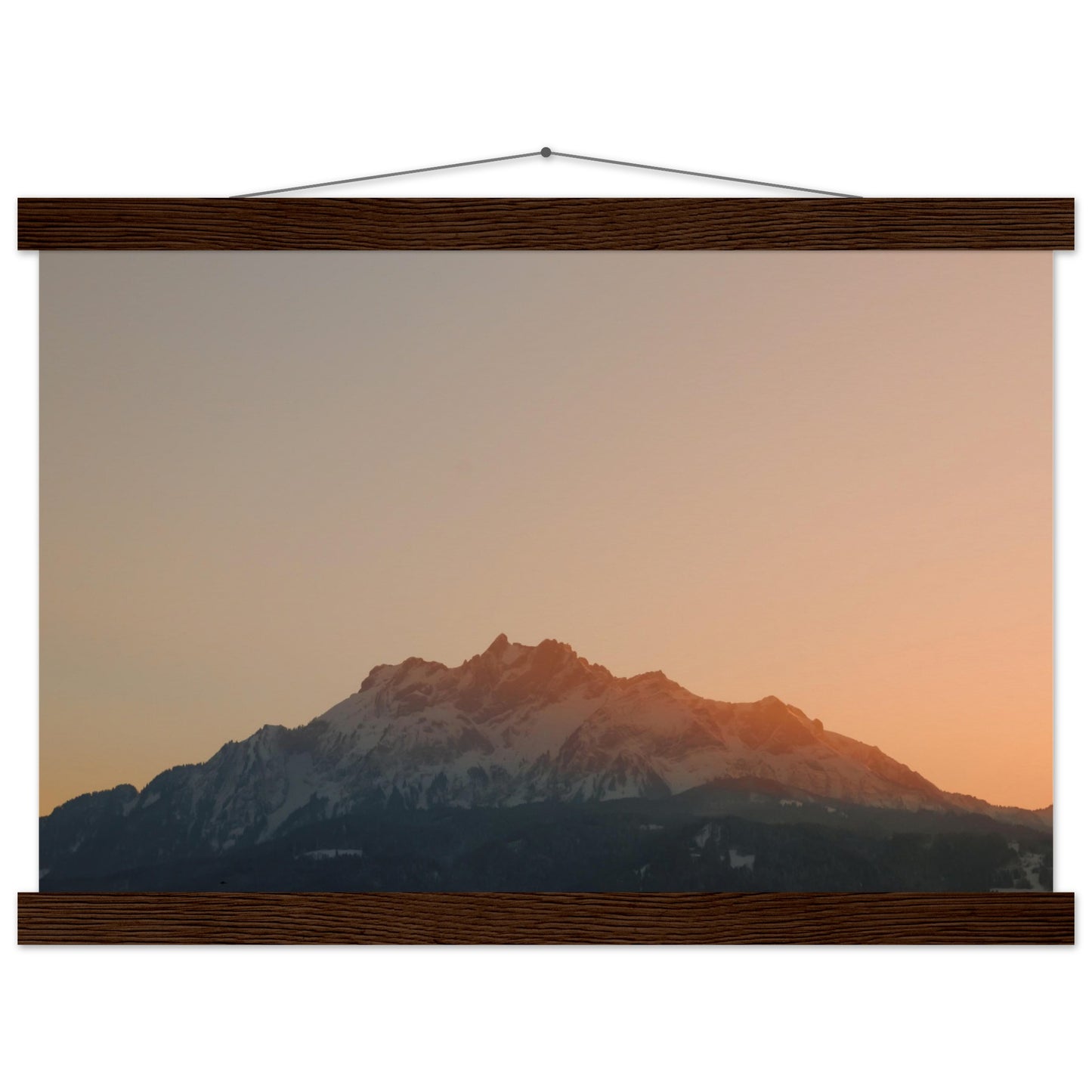 Schweizer Alpenzauber: Pilatus bei Sonnenuntergang - Premium Poster mit Holzeisten