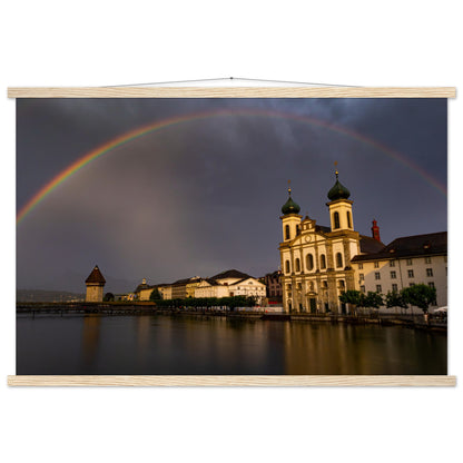 Regenbogen über Luzern Premium Poster mit Holzeisten