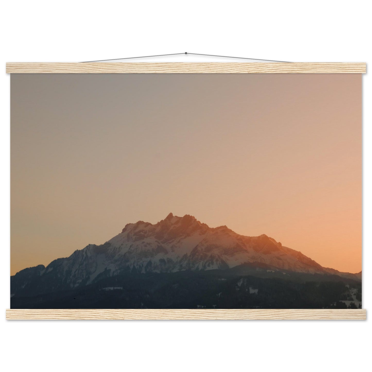 Schweizer Alpenzauber: Pilatus bei Sonnenuntergang - Premium Poster mit Holzeisten