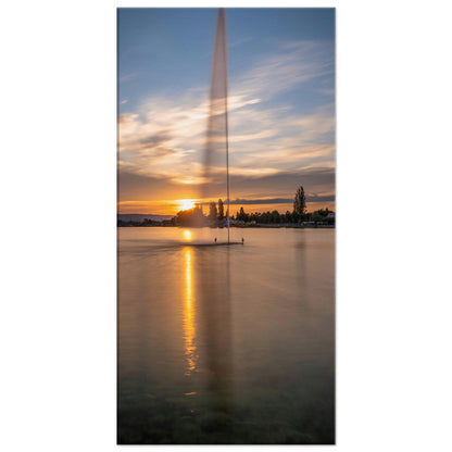 Leinwand - Wasserfontäne im Zugersee bei Sonnenuntergang