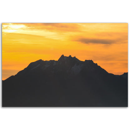 Pilatus mit gelb / orangem Himmel - Forex-Druck