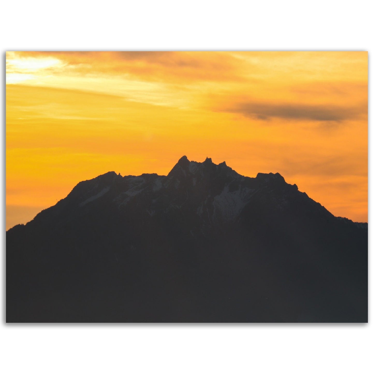 Pilatus mit gelb / orangem Himmel - Forex-Druck