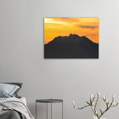 Pilatus mit gelb / orangem Himmel - Forex-Druck