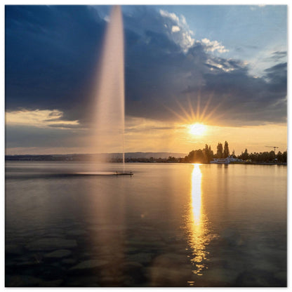 Leinwand Wasserfontäne am Zugersee bei Sonnenuntergang