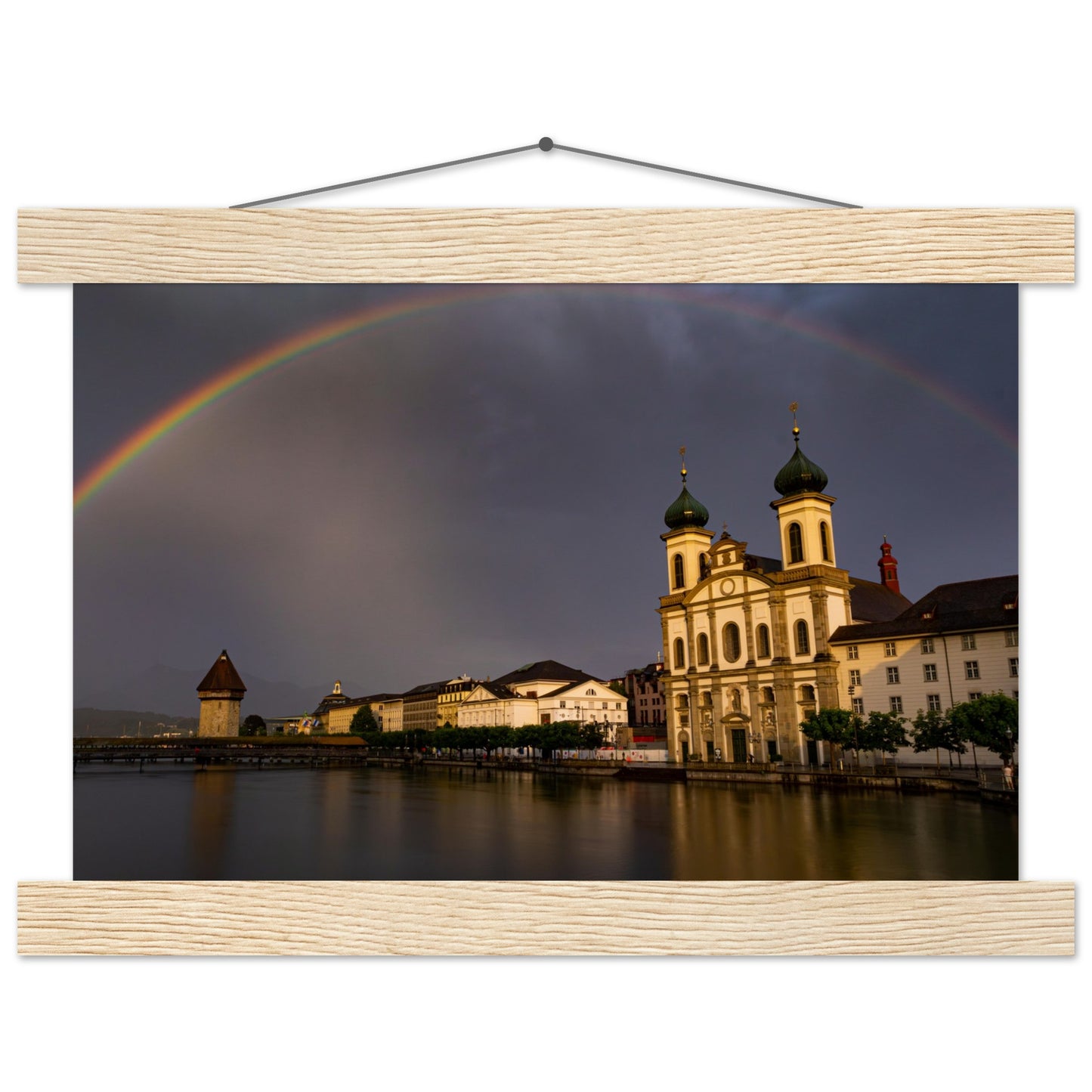 Regenbogen über Luzern Premium Poster mit Holzeisten