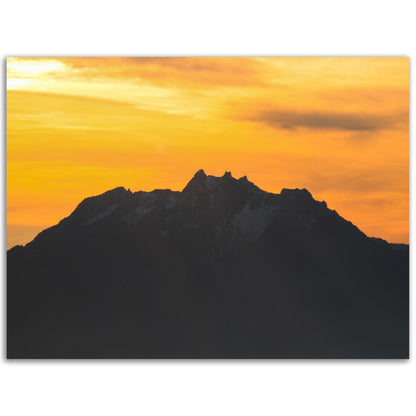 Pilatus mit gelb / orangem Himmel - Forex-Druck