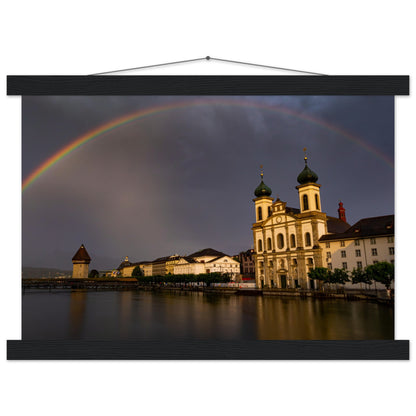 Regenbogen über Luzern Premium Poster mit Holzeisten