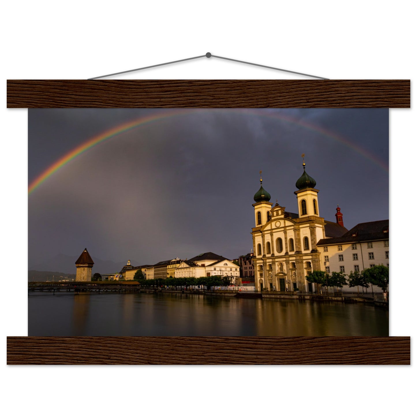 Regenbogen über Luzern Premium Poster mit Holzeisten