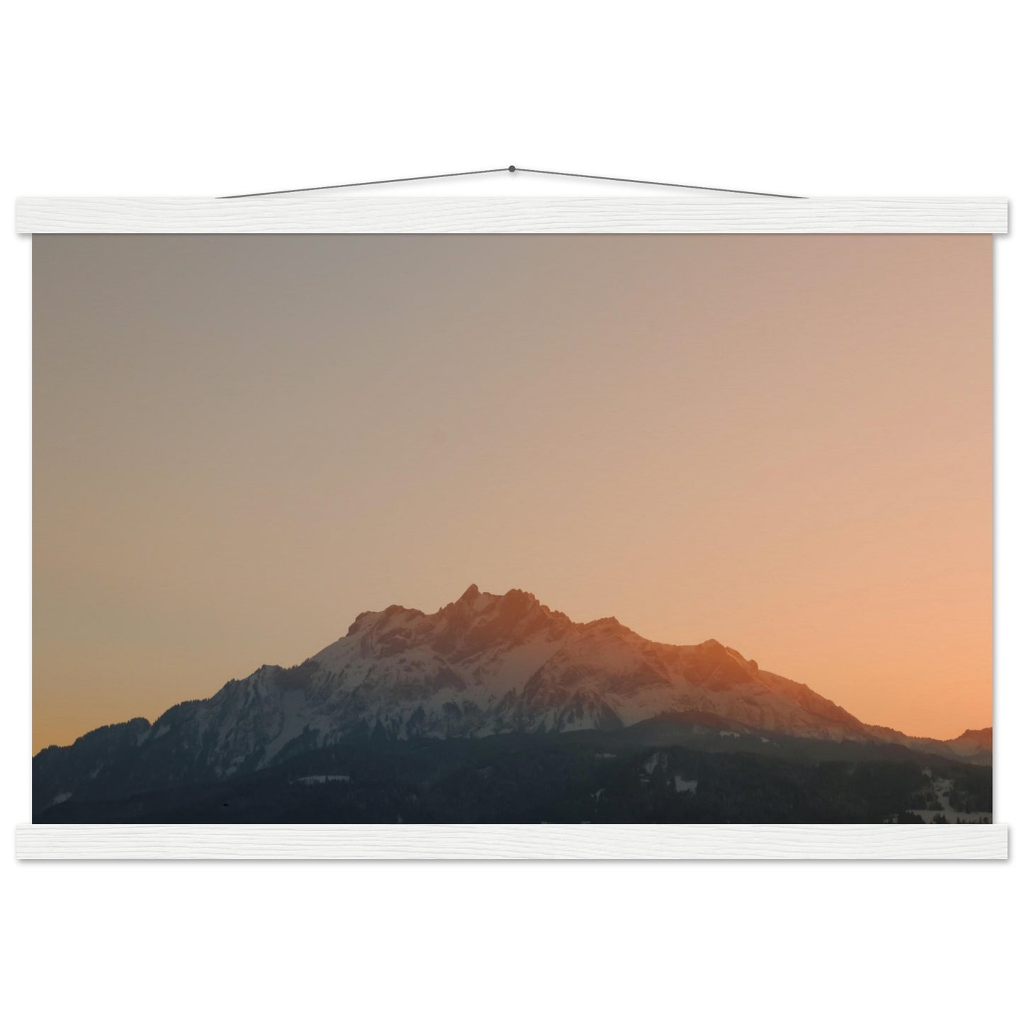 Schweizer Alpenzauber: Pilatus bei Sonnenuntergang - Premium Poster mit Holzeisten